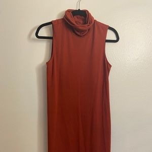 MID-LENGTH TURTLE NECK DRESS!